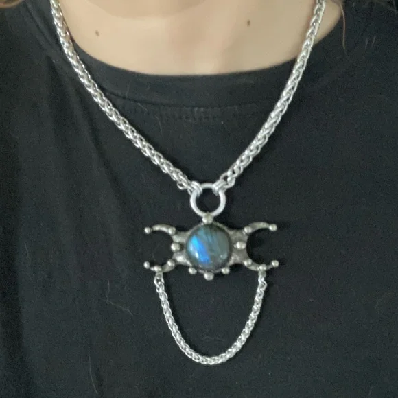 Dark blue iridescent labradorite stone triple moon charm boho goth necklace - Picture 7 of 12